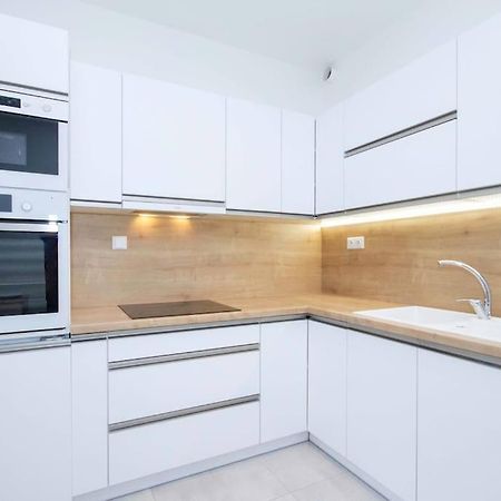 Apartment In Bratislava With Free Parking Buitenkant foto