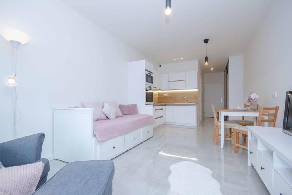 Apartment In Bratislava With Free Parking Buitenkant foto
