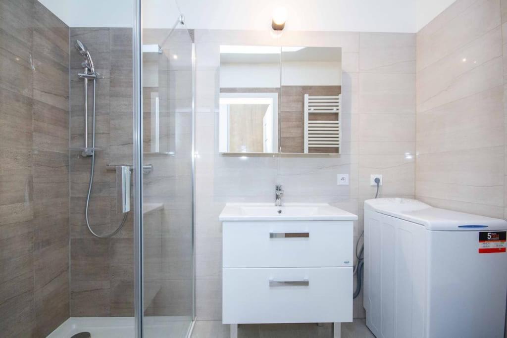 Apartment In Bratislava With Free Parking Buitenkant foto