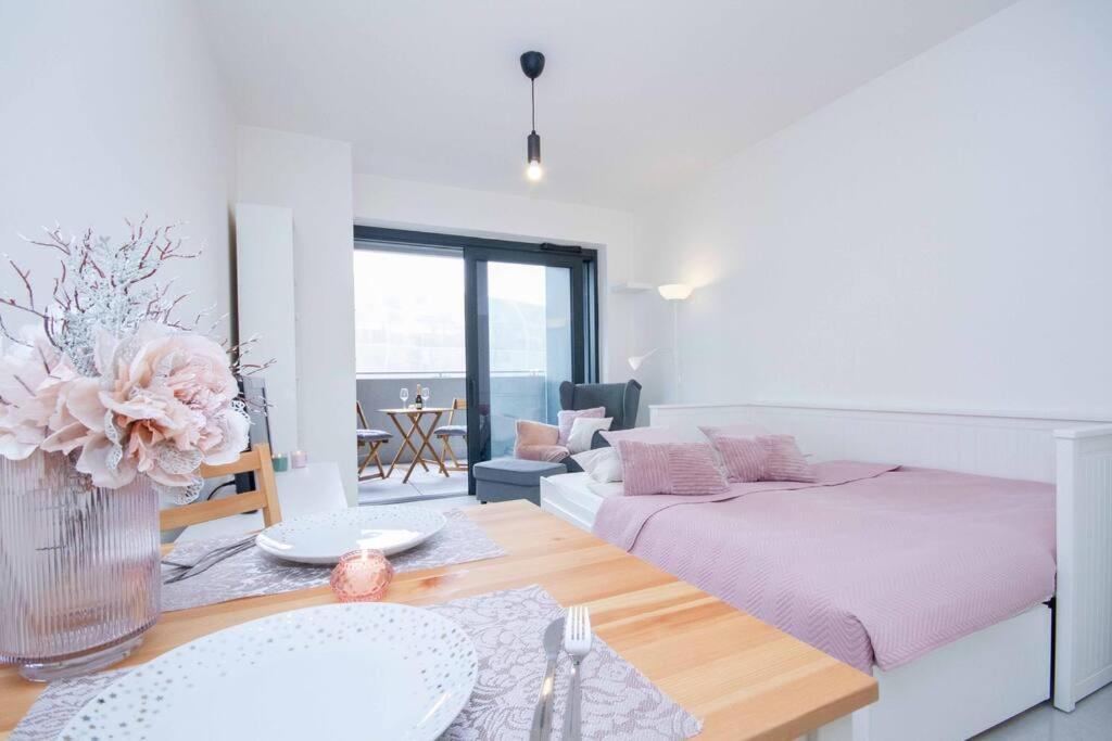 Apartment In Bratislava With Free Parking Buitenkant foto