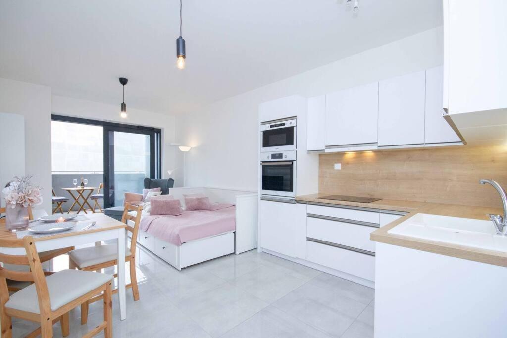 Apartment In Bratislava With Free Parking Buitenkant foto
