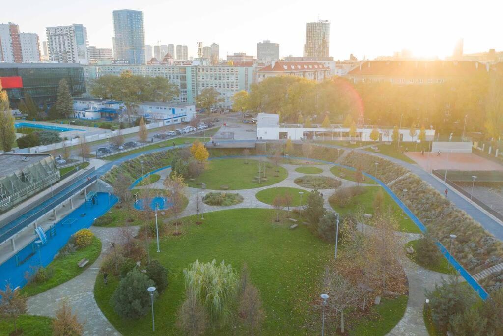 Apartment In Bratislava With Free Parking Buitenkant foto